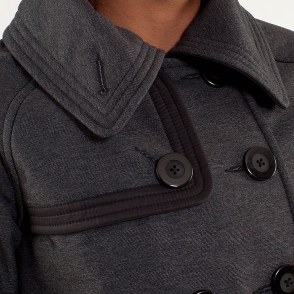 Lululemon Coco Softshell Black/Grey Jacket - Size 4 - Water & Wind Resistant - Picture 3 of 9
